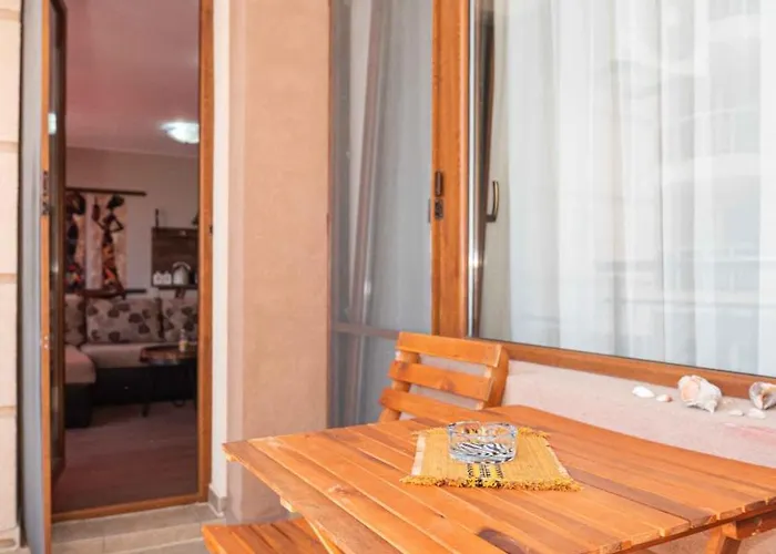 Apartman Flat Lora *